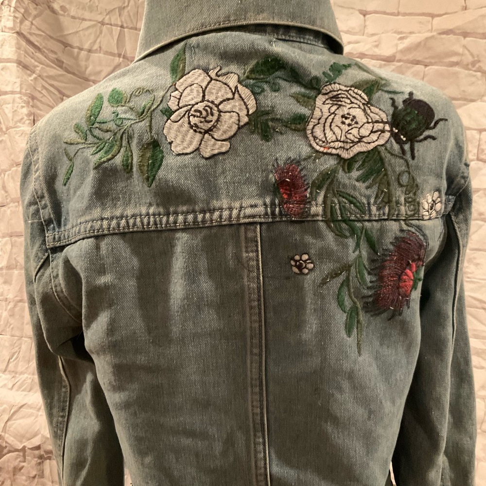 “H&M OFFICIAL COACHELLA COLLECTION “Embroidered Jean Jacket. - Picture 3 of 13